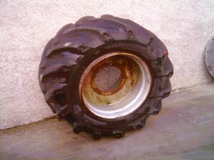 Part Worn 700/50x26.5 Wheels