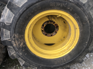 Pair 405/70-20 8 Stud NH Combine Wheels