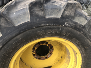 Pair 405/70-20 8 Stud NH Combine Wheels