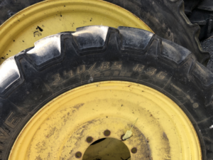 Set JD Row Crop Wheels - 380/90R50 & 340/85R36